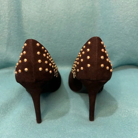 Black heels with gold studs - Picture 6 of 7